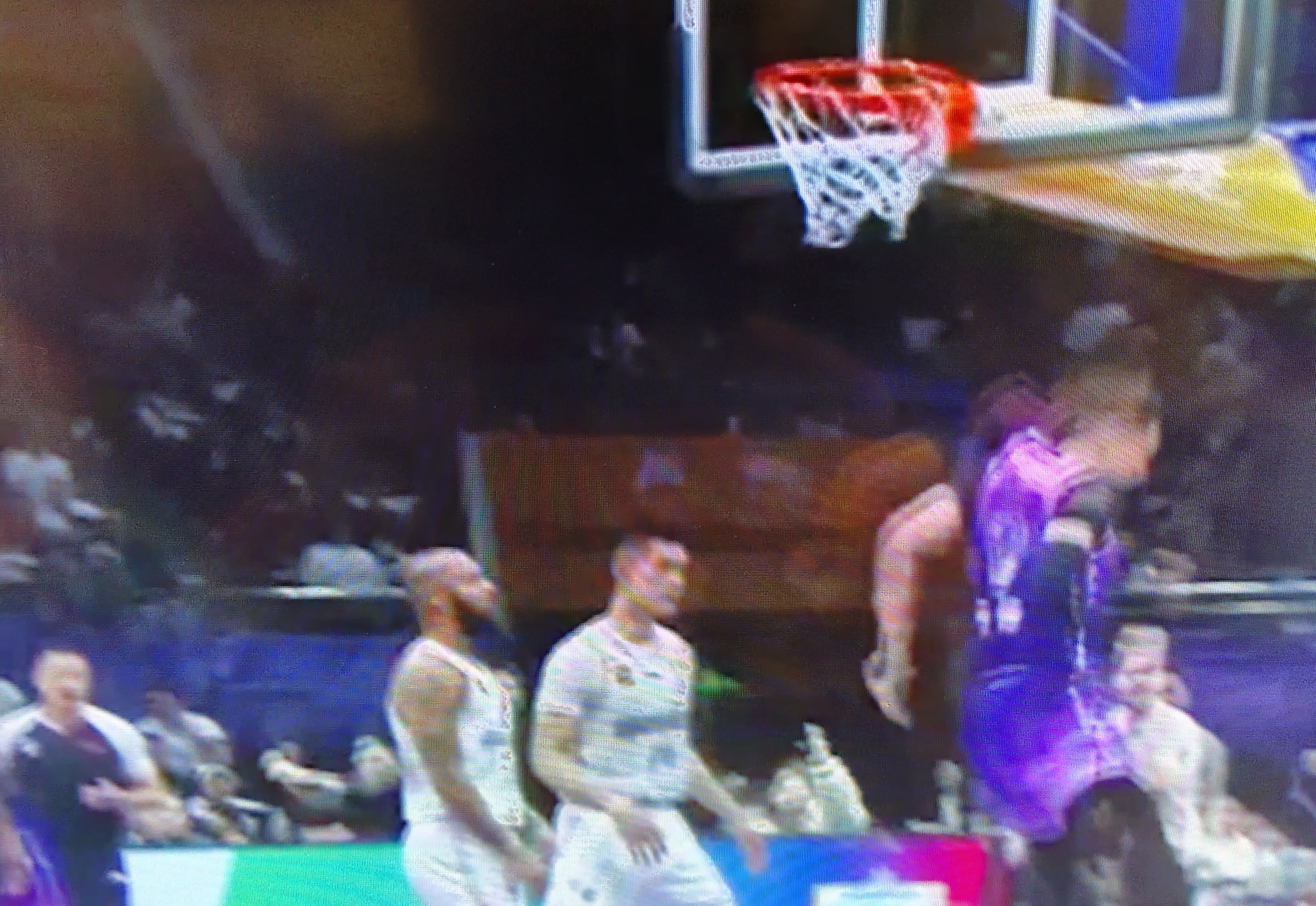 爱游戏网页版入口-榜首对决如火如荼，双方拼尽全力争夺胜利的简单介绍