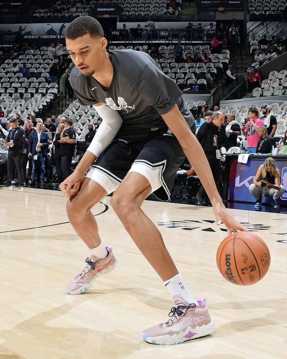 包含法国篮球联赛明星球员接受专访,讨论国际赛事的词条 包含法国篮球联赛明星球员接受专访,讨论国际赛事的词条