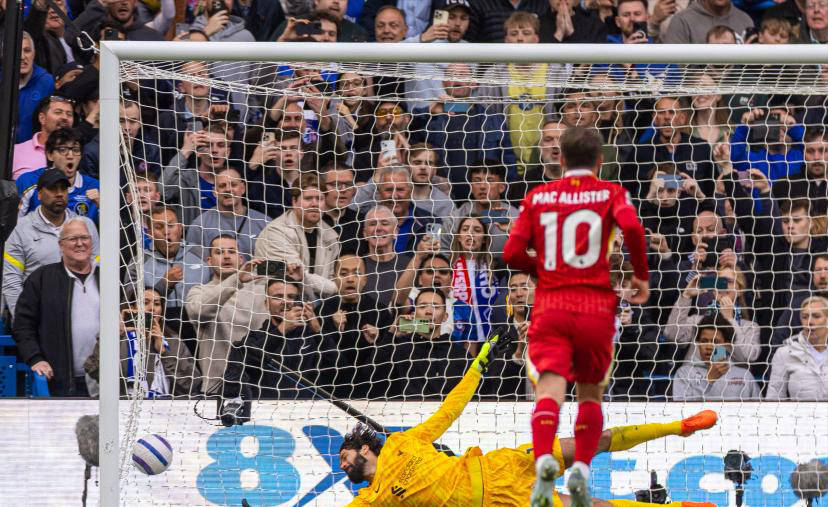 爱游戏体育直播-阿森纳客场告捷，英超冠军争夺形势激烈的简单介绍