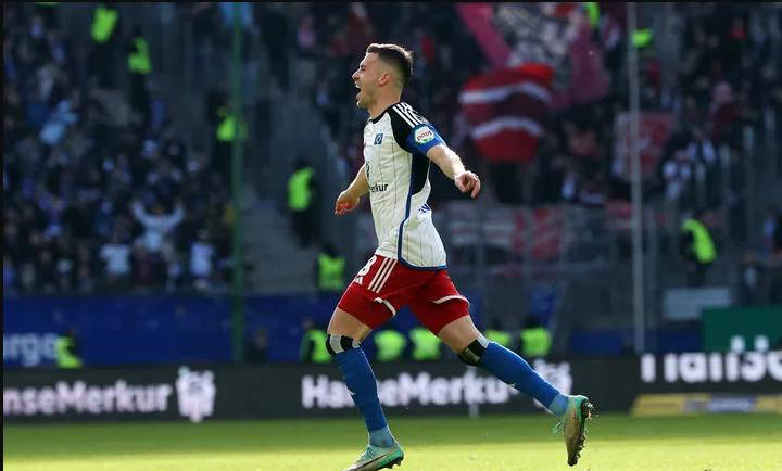 鲁尼尔第三次连续比赛进球,但球队战平法国劲旅(鲁尼的第一场比赛) 鲁尼尔第三次连续比赛进球,但球队战平法国劲旅(鲁尼的第一场比赛)