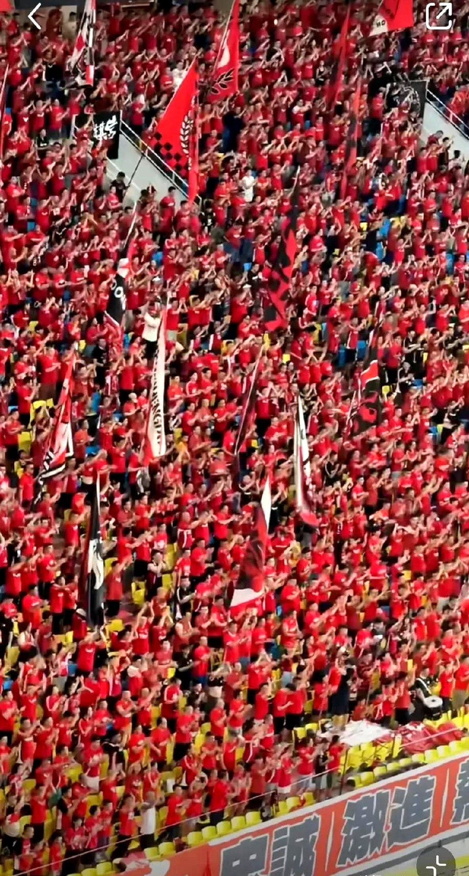 足球热潮席卷亚洲,球迷欢欣鼓舞 足球热潮席卷亚洲,球迷欢欣鼓舞