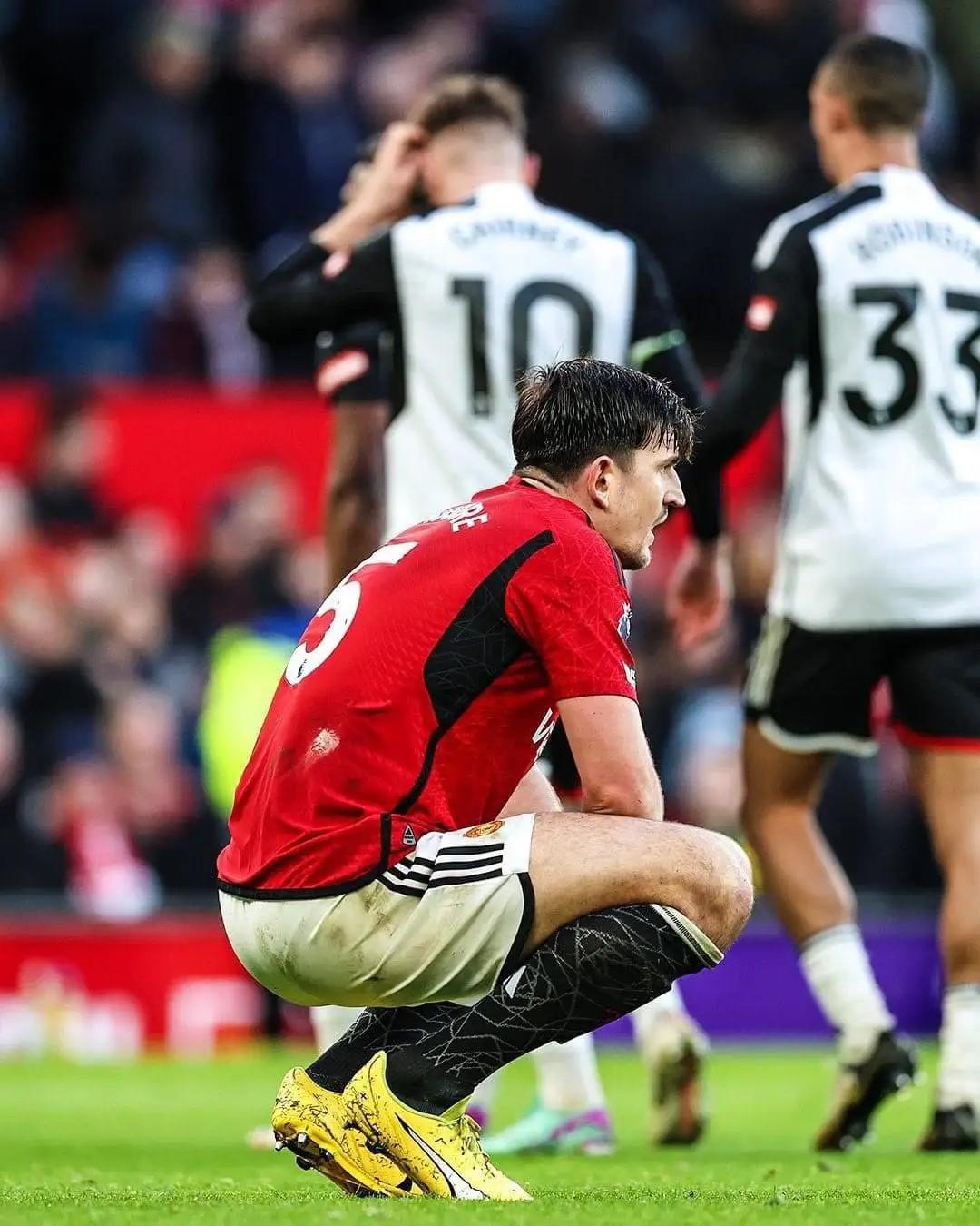 爱游戏-曼联客场惨败，索尔斯克亚面临压力