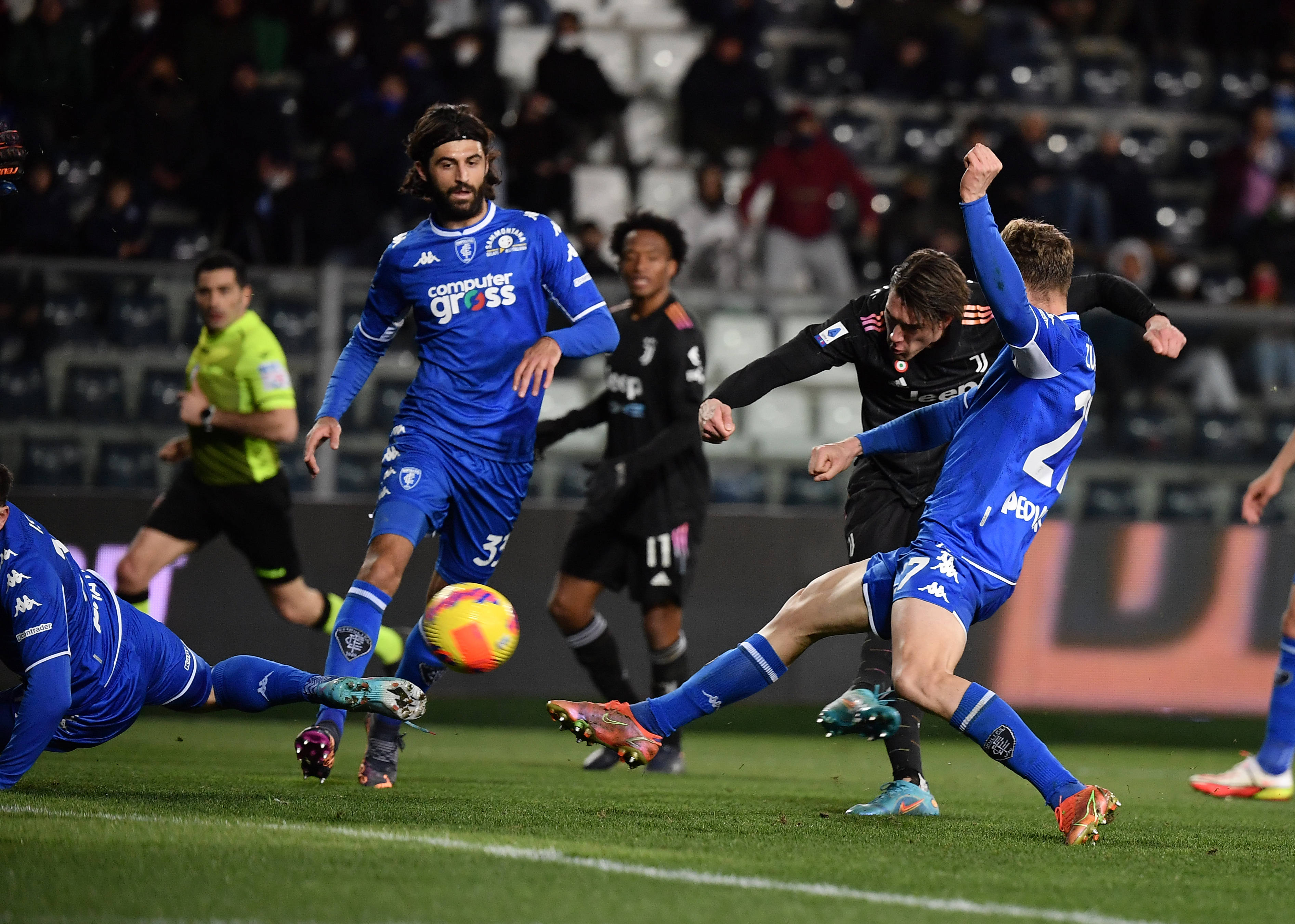 关于斯图加特客场大胜不莱梅,豪取联赛领先的信息 关于斯图加特客场大胜不莱梅,豪取联赛领先的信息