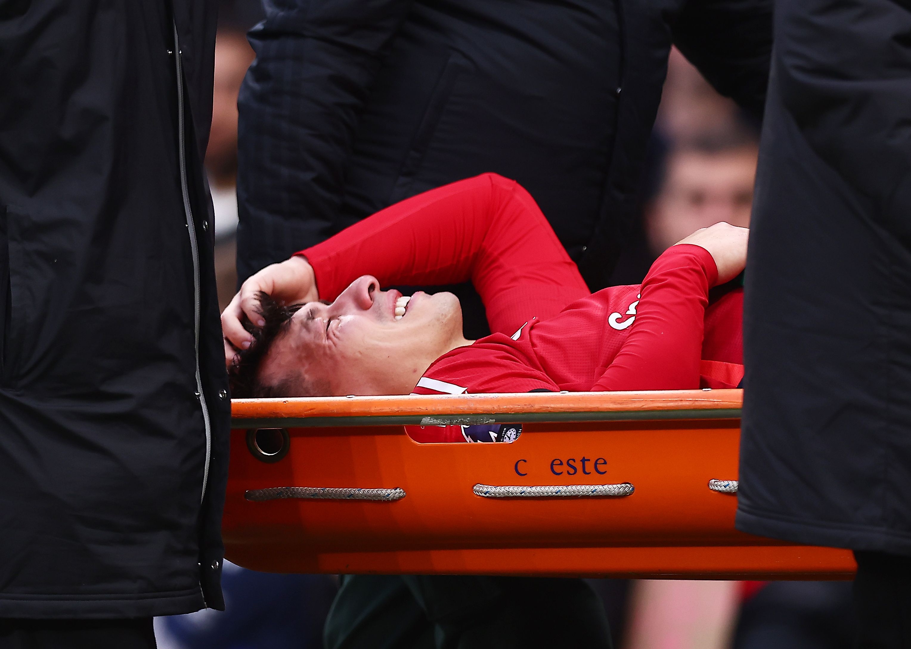 爱游戏在线登录-多名球员连续伤病，球队备受困扰