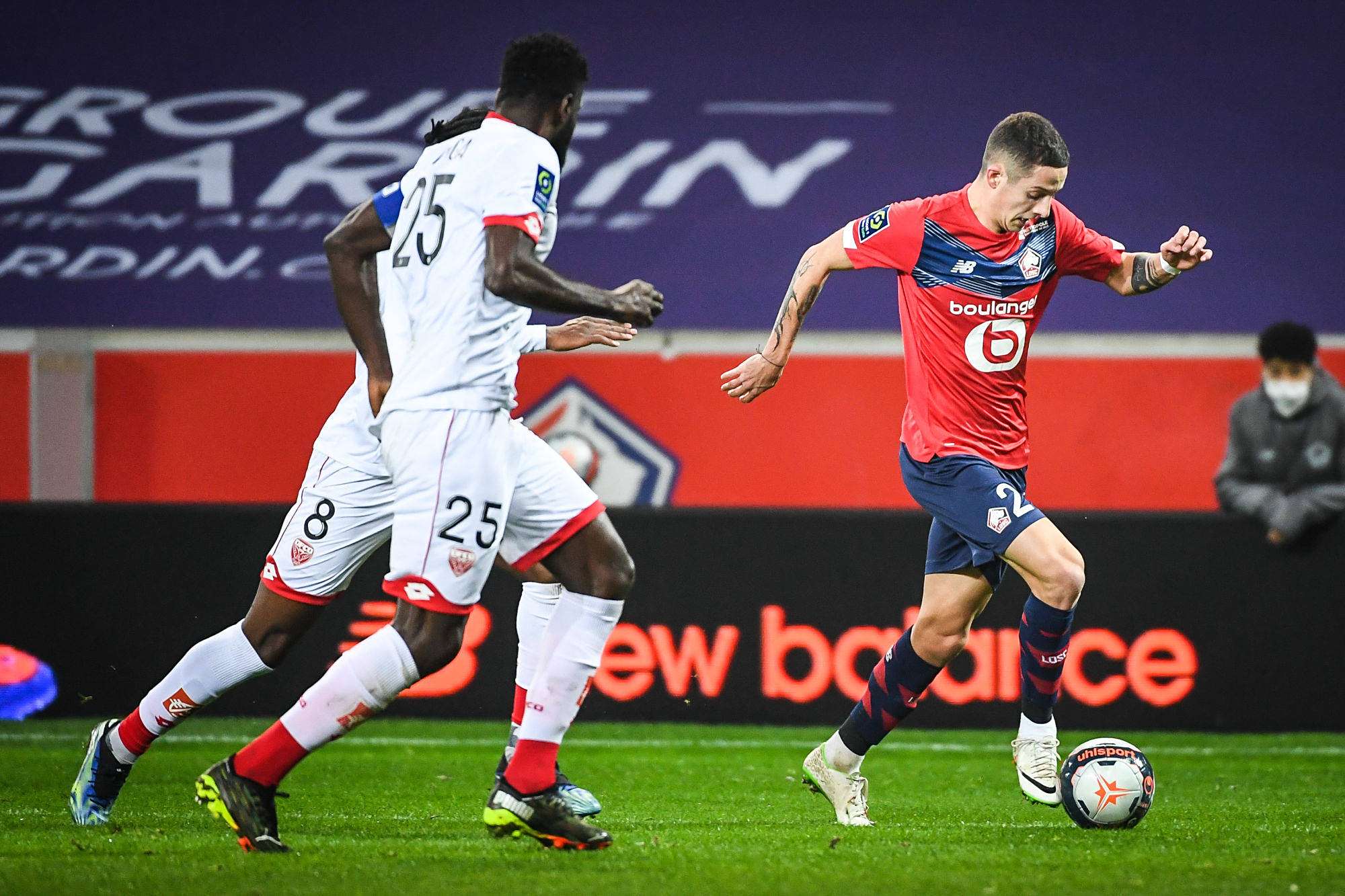 爱游戏官网-摩纳哥客场小胜南特，提前锁定胜局