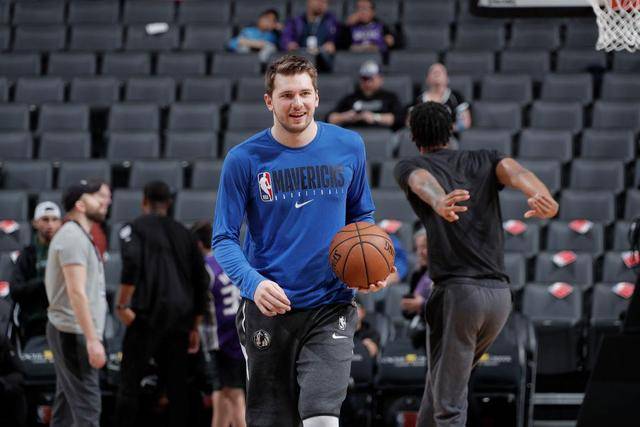 爱游戏官方登录入口-独行侠队小将异军突起，带领球队走向胜利的简单介绍