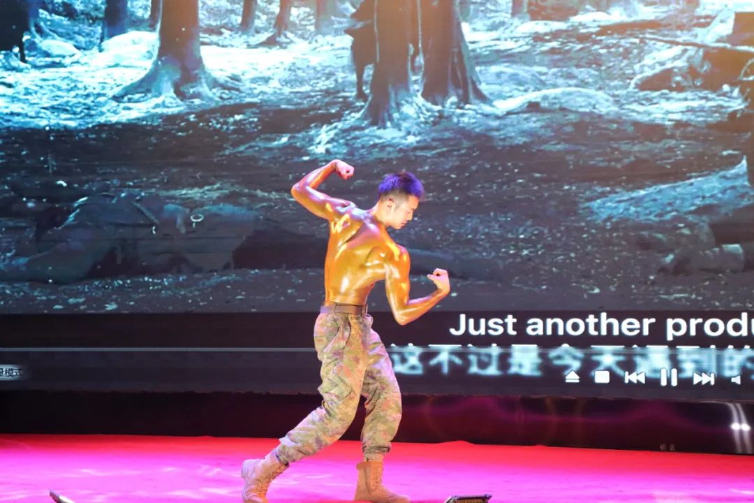 爱游戏入口-比赛中情绪澎湃，球员展现出极大耐力