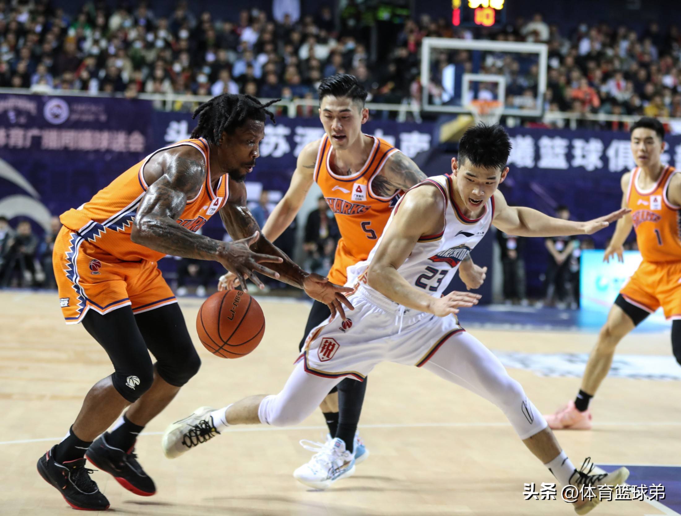爱游戏登录-天津男篮全队备战充分，稳扎稳打，成功战胜对手