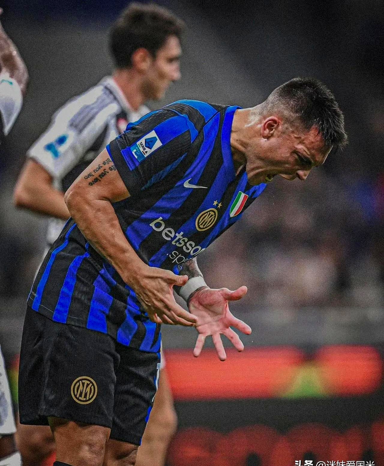 爱游戏网页版入口-尤文图斯球员庆祝胜利，展望未来挑战的简单介绍