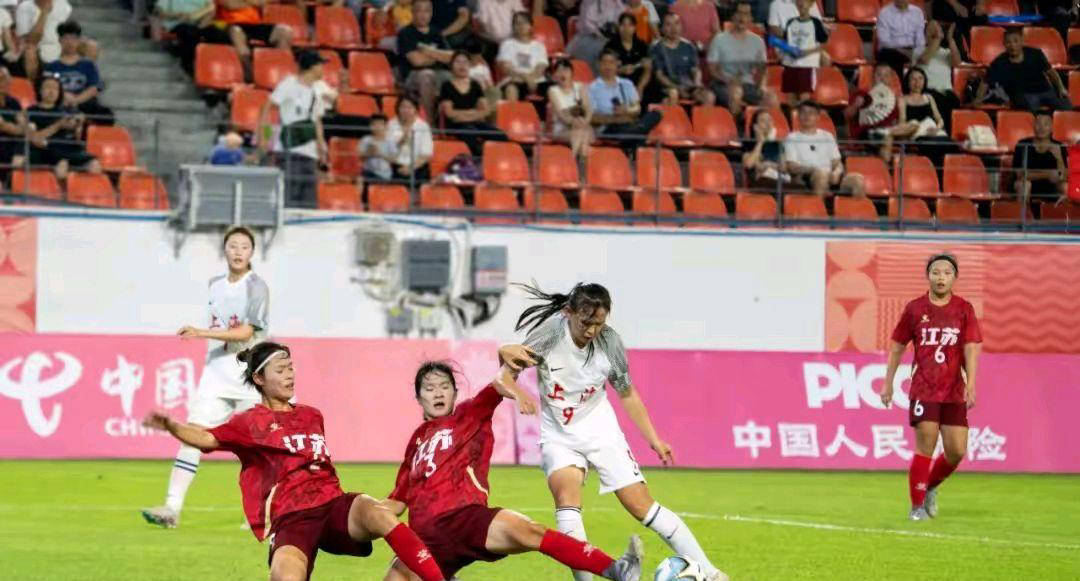 爱游戏网页版登录入口-关于国际足坛壮志凌云：女足国家队勇夺第一殊荣的信息