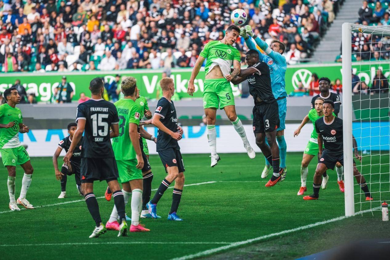 沃尔夫斯堡击败劲敌,茁壮成长领跑德甲联赛 沃尔夫斯堡击败劲敌,茁壮成长领跑德甲联赛