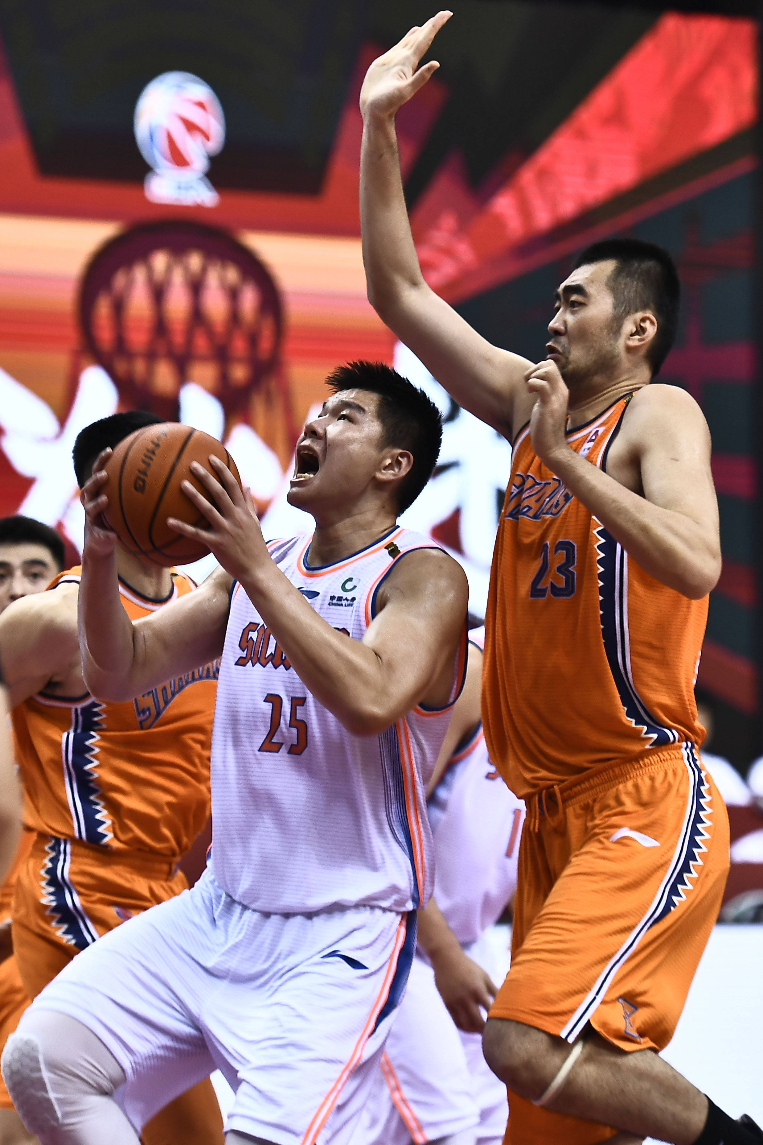 爱游戏官网-上海男篮力压对手，取得大胜