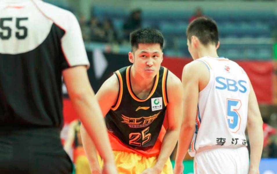 上海男篮力压对手，取得大胜