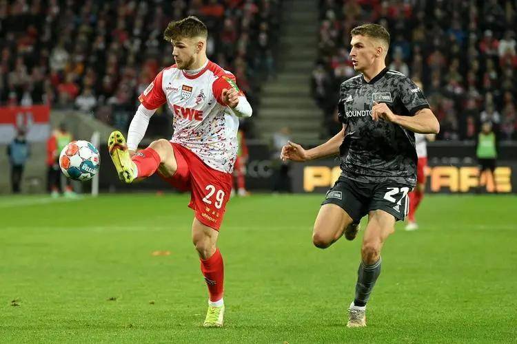 爱游戏登录-柏林联队成功阻止对手的猛烈进攻