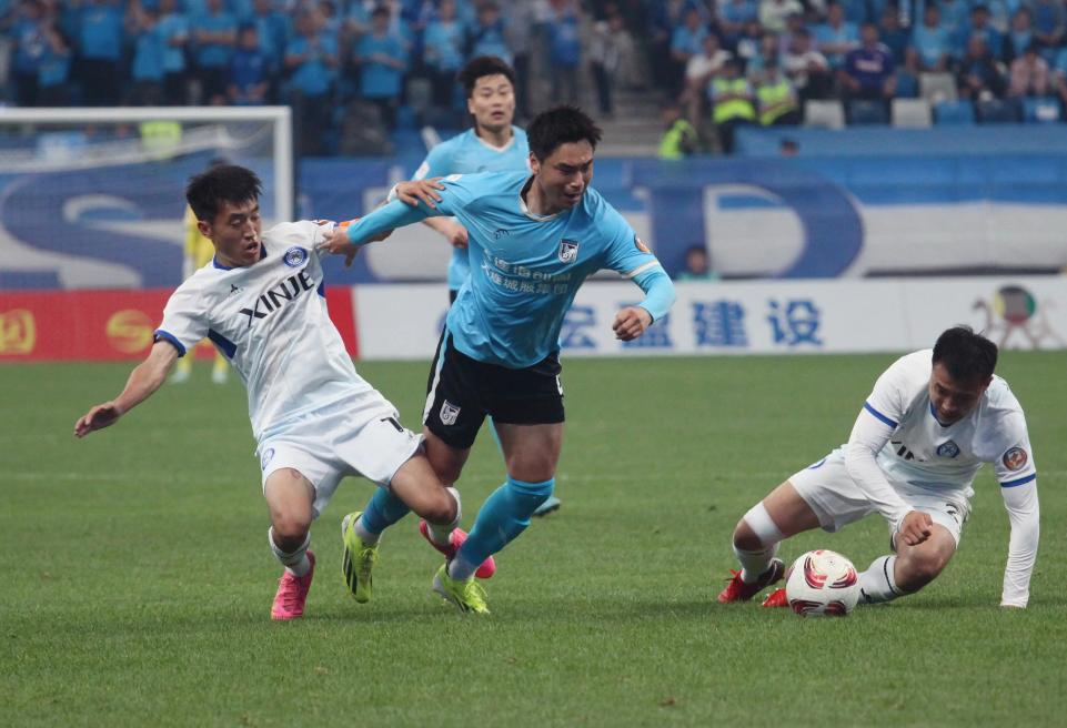 星级球员在最新一场比赛中展示出色表现