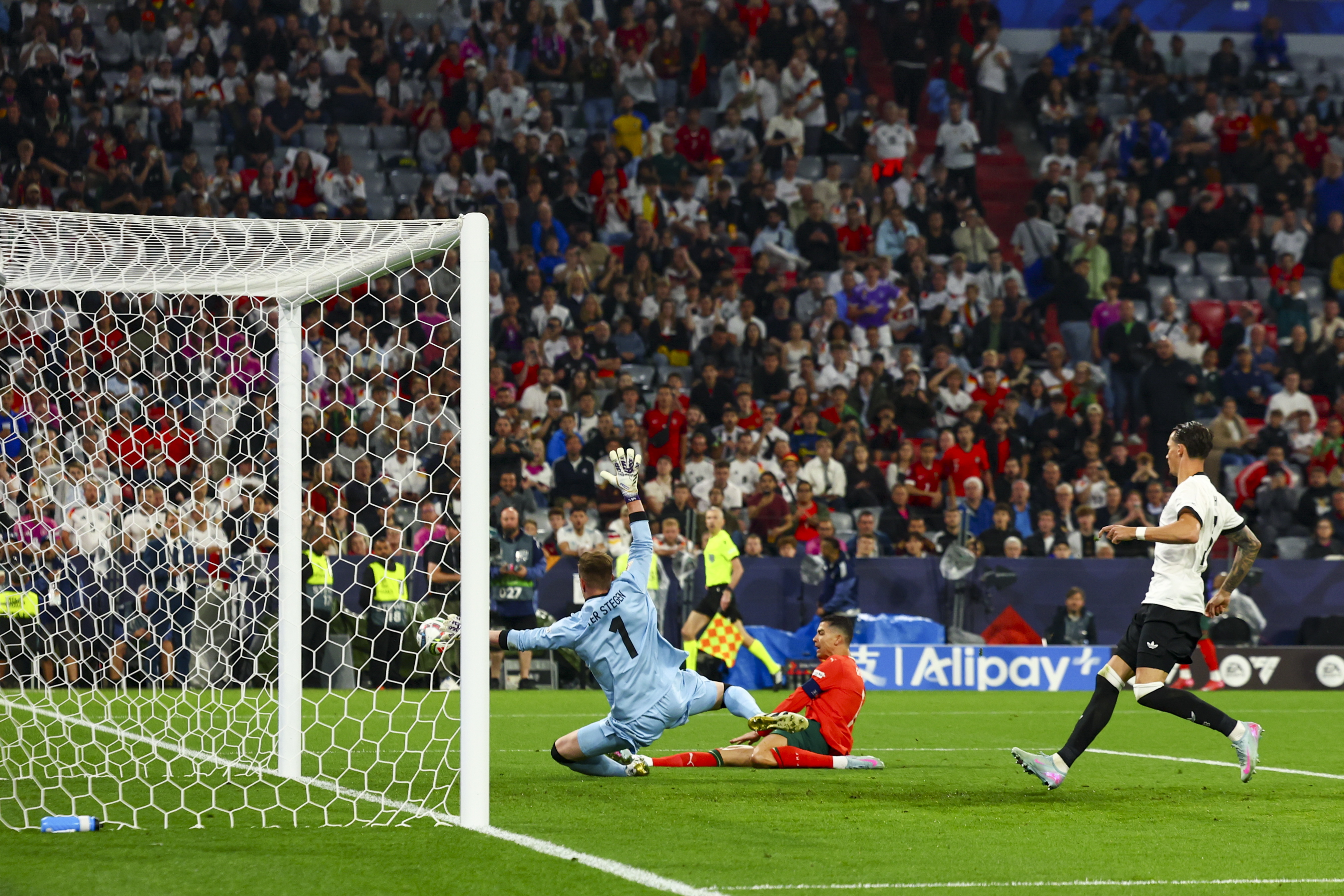 爱游戏官网网页版入口-欧国联赛球队士气高涨，掀起热潮