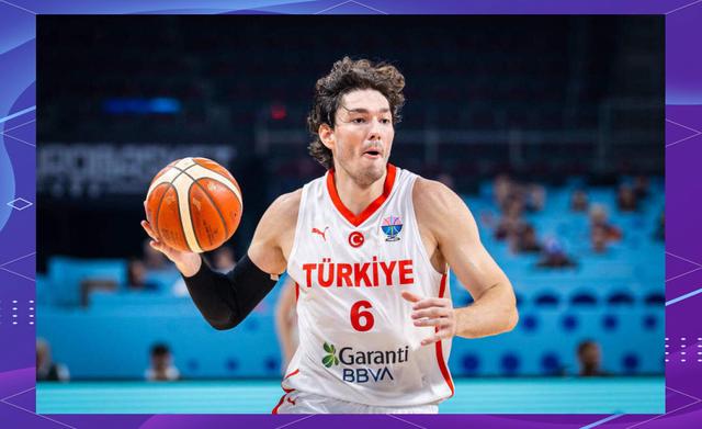 本赛季的热门球员在比赛中展现出强大实力 本赛季的热门球员在比赛中展现出强大实力