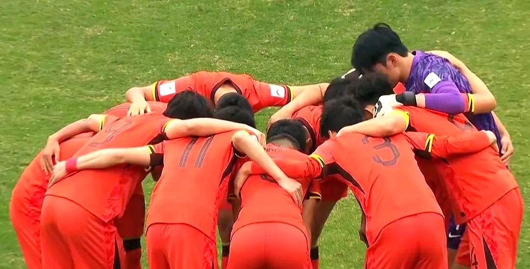 爱游戏-运动员们在比拼中表现出了顶级的体能和技术