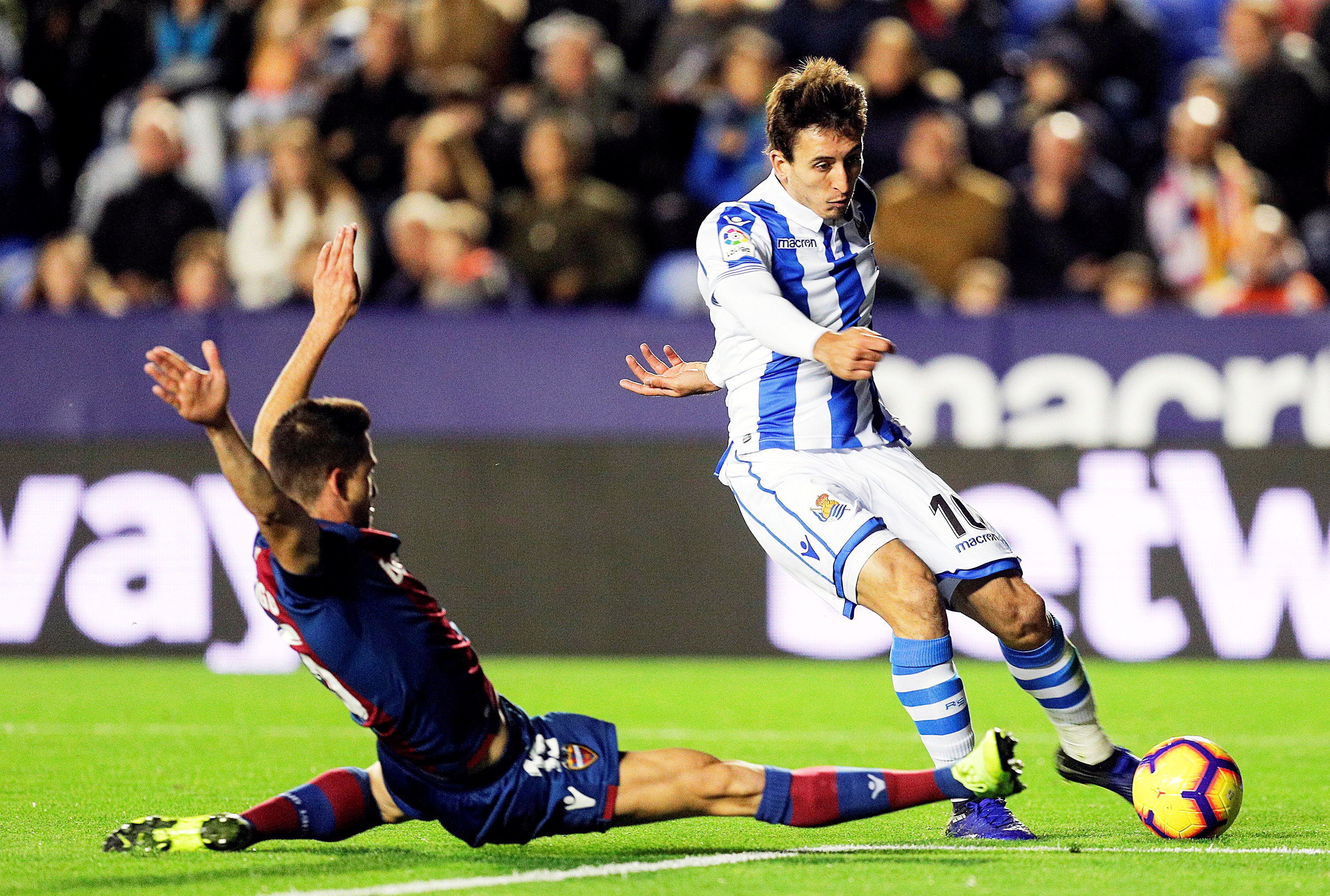 包含欧洲足球中流砥柱皇家社会队踌躇满志的词条 包含欧洲足球中流砥柱皇家社会队踌躇满志的词条