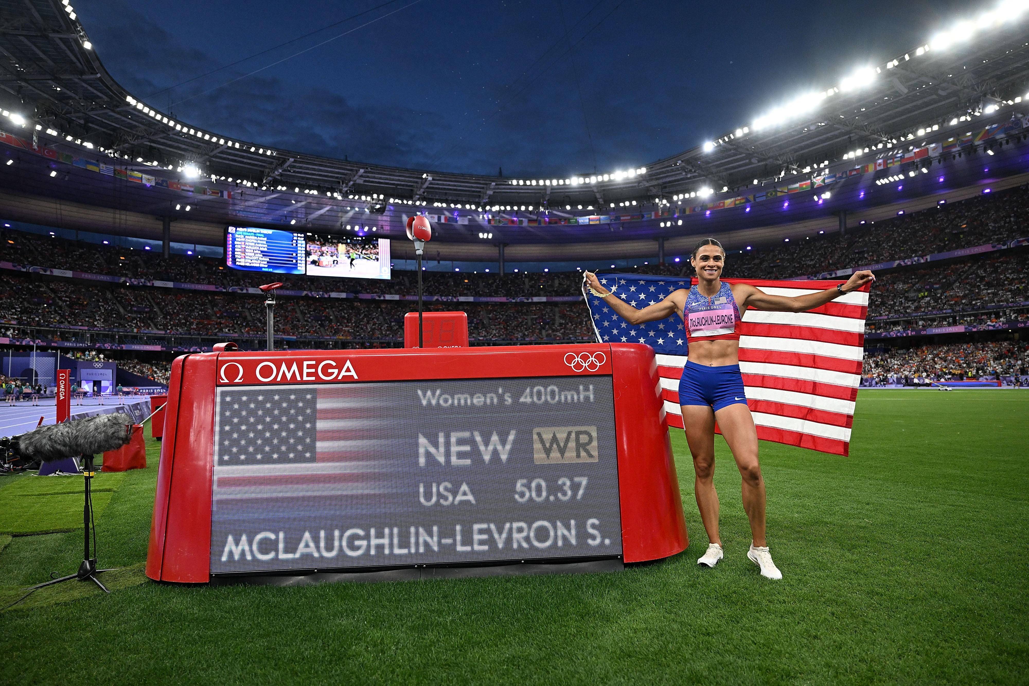 美国田径运动员勇夺冠军,荣耀加冕 美国田径运动员勇夺冠军,荣耀加冕