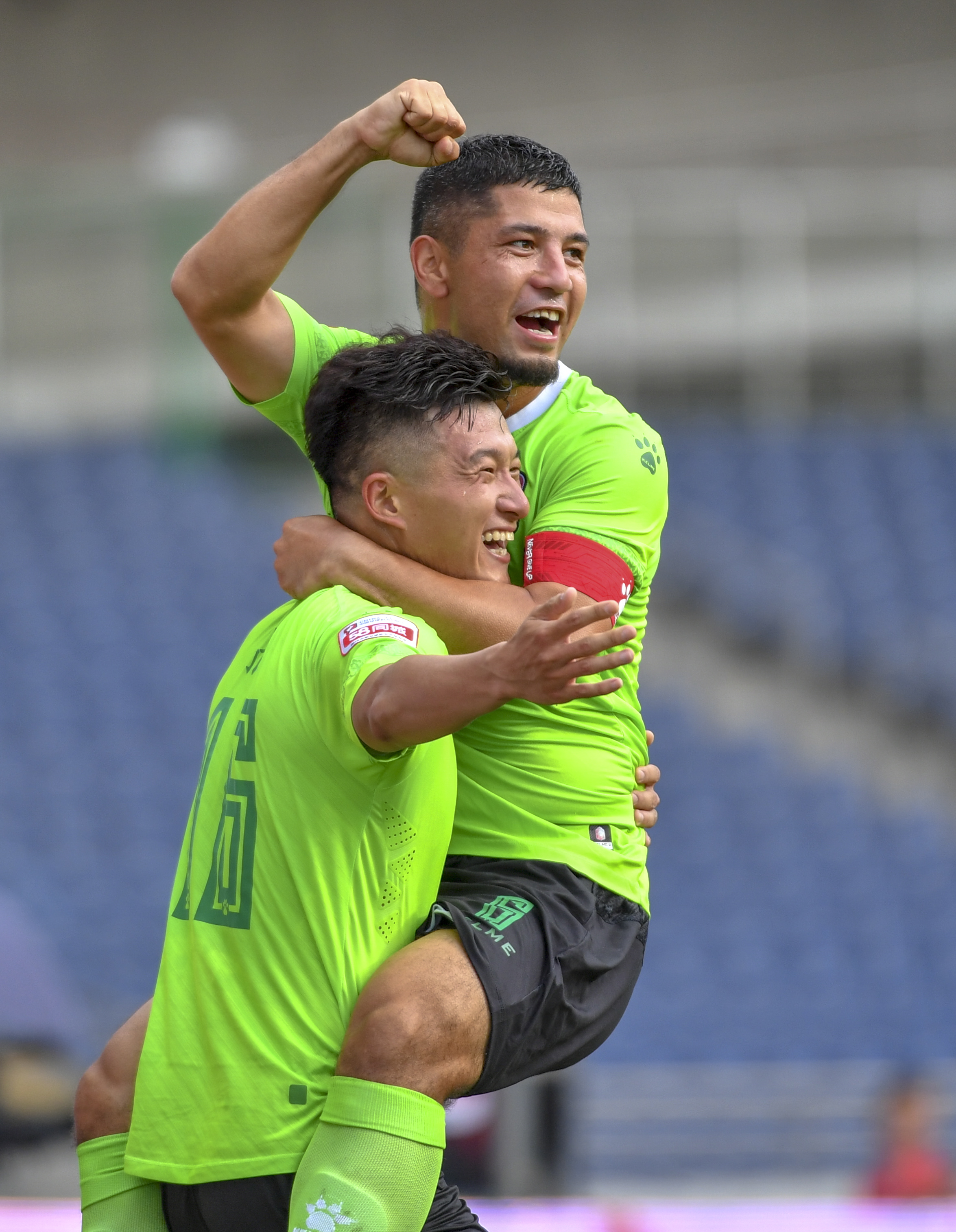 新疆雪豹主场告捷,提升士气 新疆雪豹主场告捷,提升士气