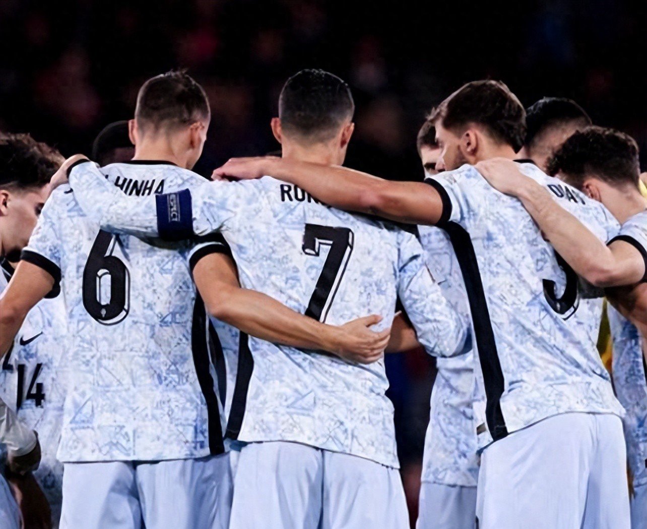 爱游戏登录入口-乌克兰球队惊艳登场，欧国联半决赛晋级