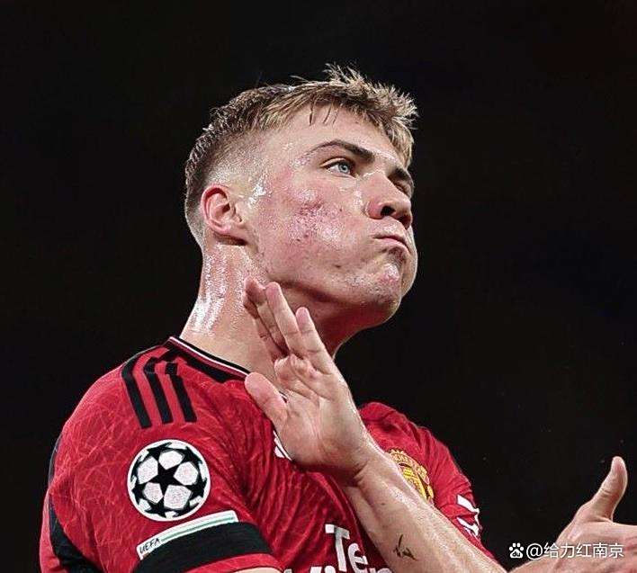 曼联锋霸卢卡库:我在这里很开心,会继续为球队拼搏 曼联锋霸卢卡库:我在这里很开心,会继续为球队拼搏