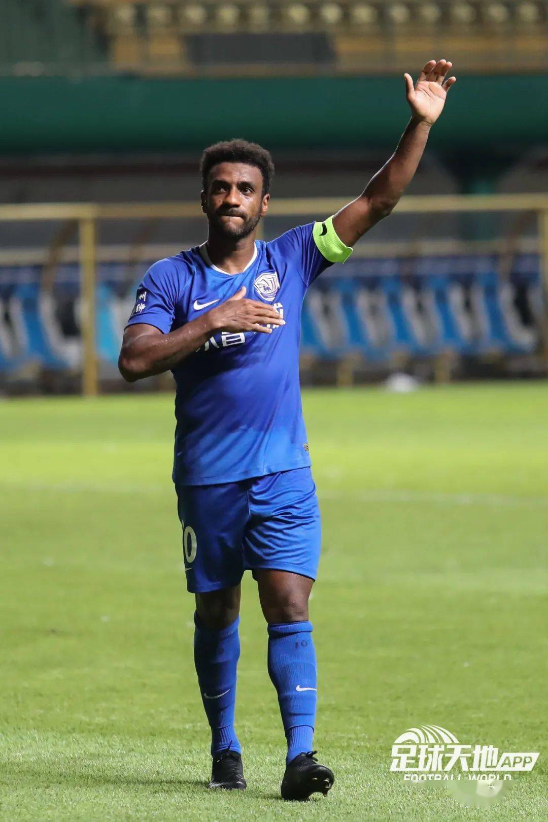 爱游戏入口-猛龙战胜雄狮，夺得常规赛冠军