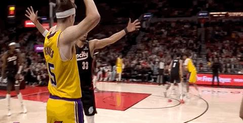 爱游戏体育地址-开拓者惜败湖人，险些反超