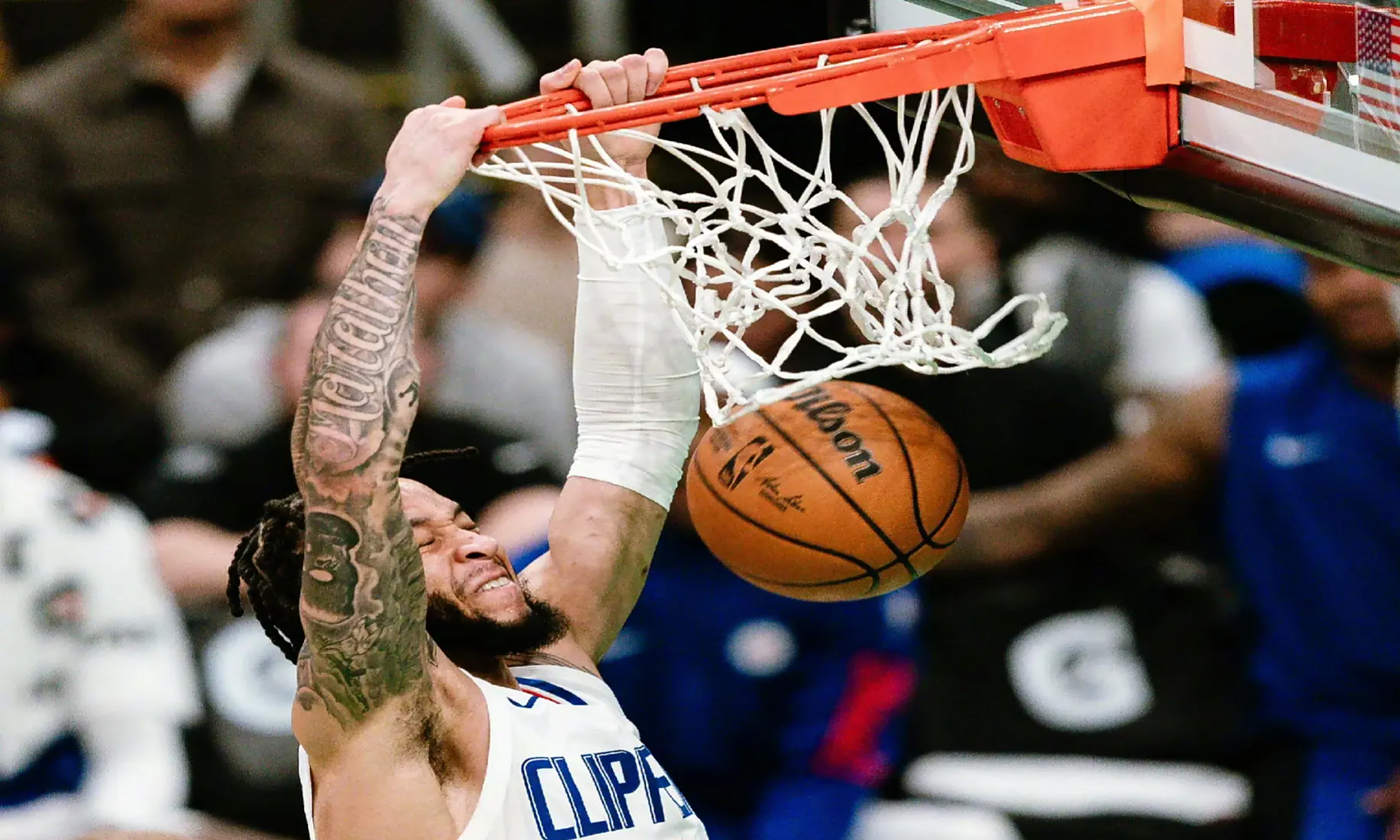 爱游戏亚洲官网-雄鹿惨败快船继续不败