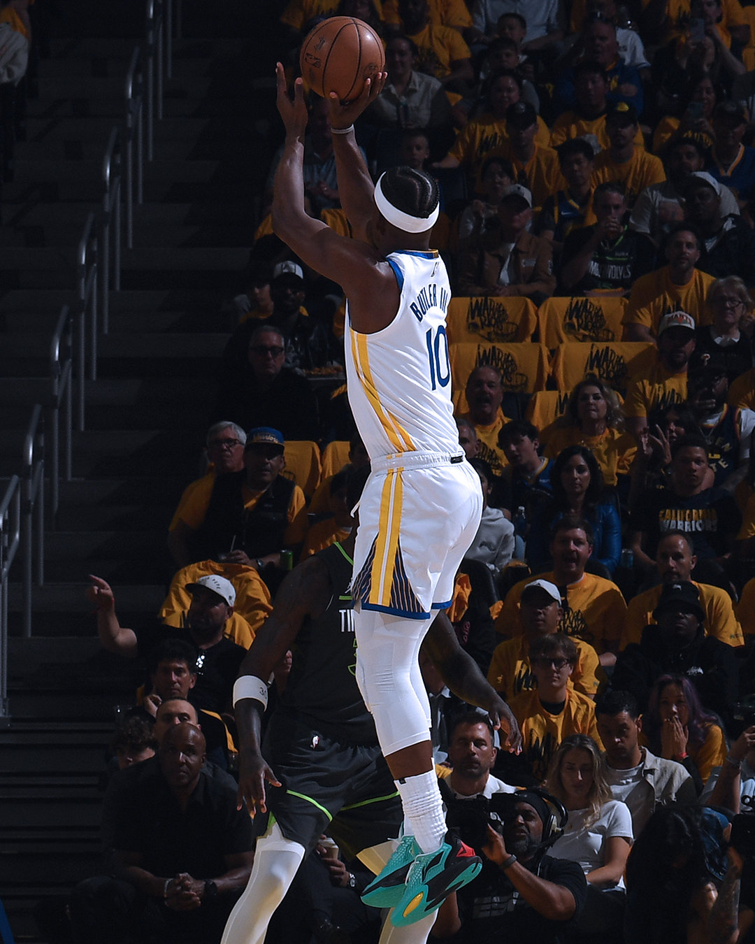 爱游戏体育直播-勇士再胜森林狼，保持不败纪录