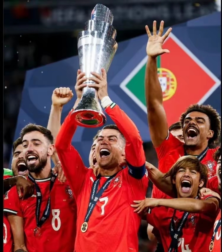 爱游戏官网-伊朗球队勇夺国际赛场胜利，登上领奖台的简单介绍