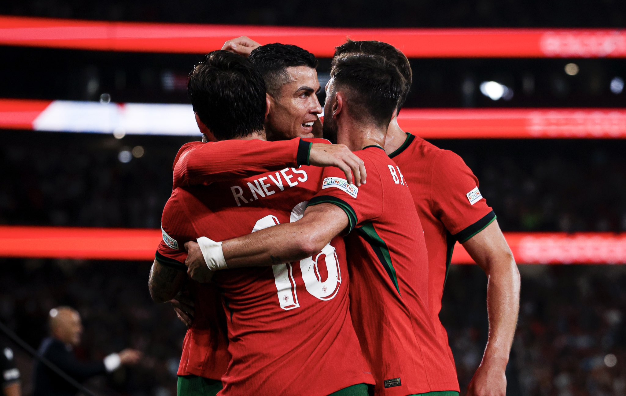 关于法兰克福球员展现出色表现，助球队取得关键胜利的信息