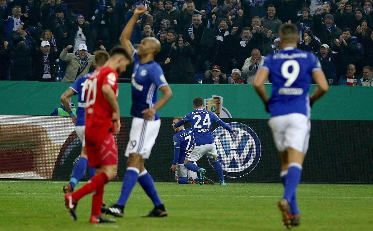 汉堡队在比赛中展现出色实力,赢得胜利 汉堡队在比赛中展现出色实力,赢得胜利