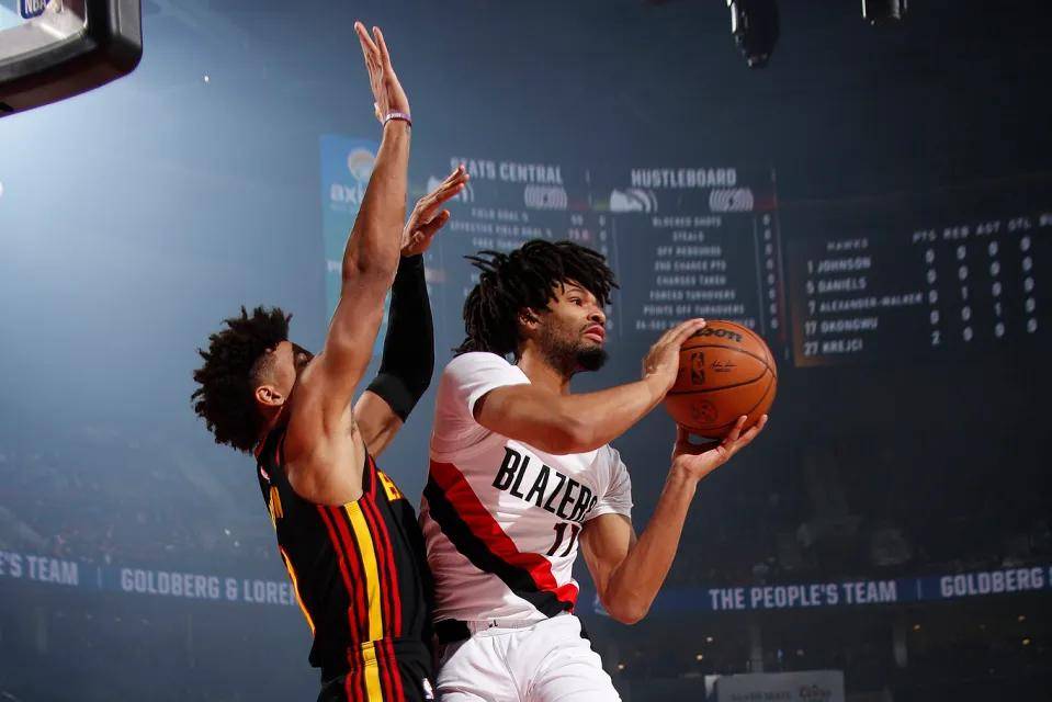 爱游戏-老鹰队新秀逆天表现，脱颖而出成为焦点人物